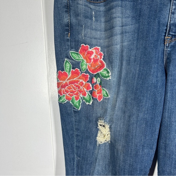 Melissa McCarthy x Seven 7 Distressed and Floral Embroidered Cropped Jeans 18W - Picture 5 of 9